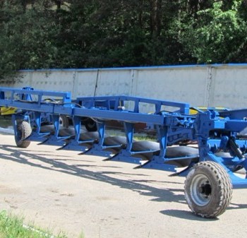 Плуг прицепной многокорпусный Плуг прицепной многокорпусный